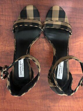 Courtney Grow Plaid Pointed-Toe Ankle Strap Heels – Chic & Timeless!